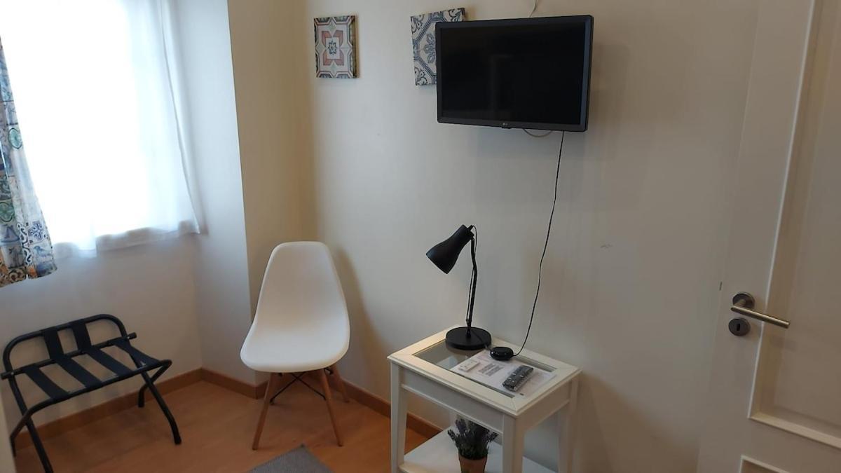 27 A Graca Cozy With Balcony And Free Parking Lissabon