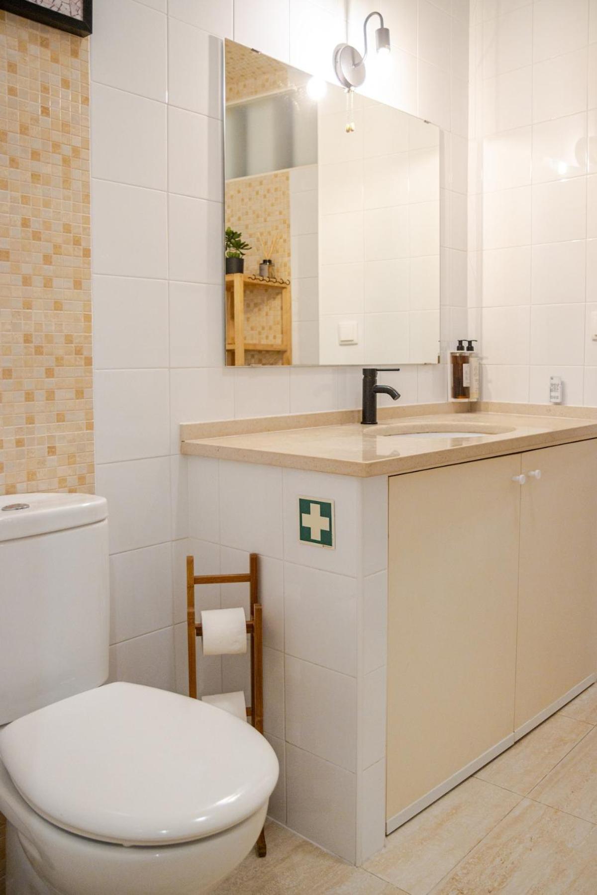 27 A Graca Cozy With Balcony And Free Parking * Lissabon