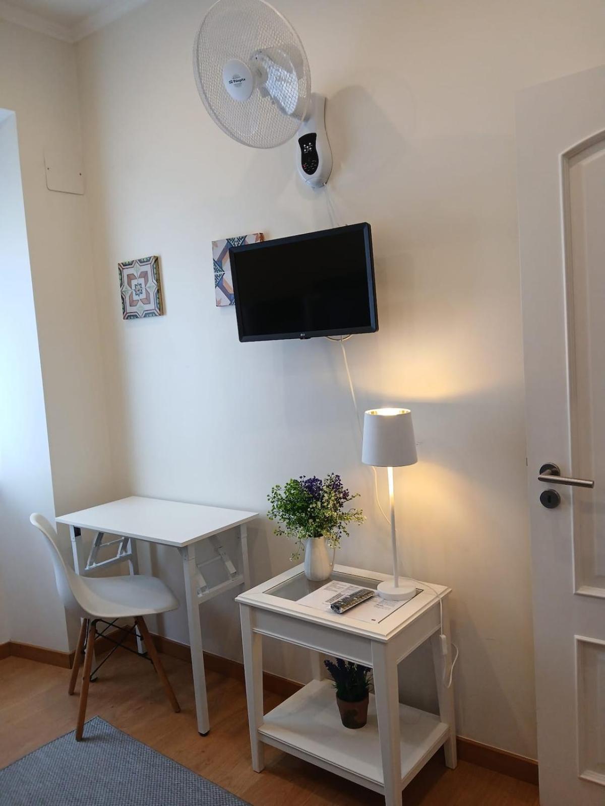 Apartment 27 A Graca Cozy With Balcony And Free Parking Lissabon